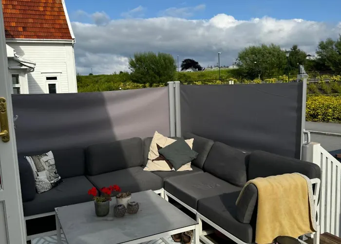 Willa Close To Center Og Ons *