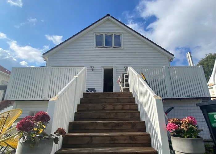 Willa Close To Center Og Ons